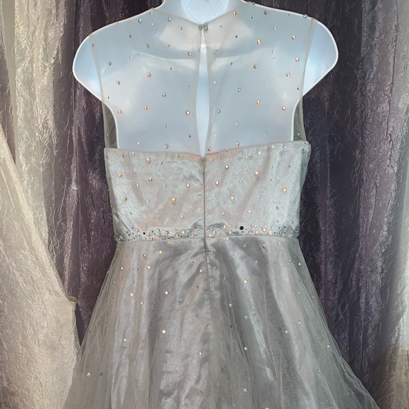 Tulle mini dress with iridescent jewels - Picture 2 of 4